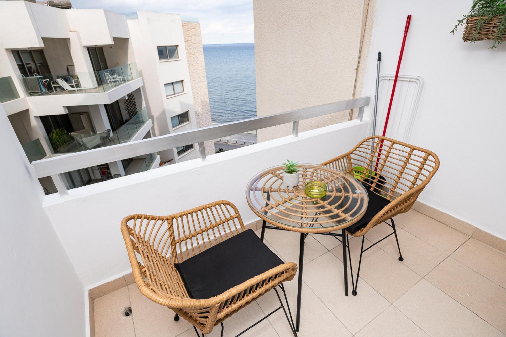 Lazuli Beach & Pool Apartment 501 Ларнака Екстериор снимка