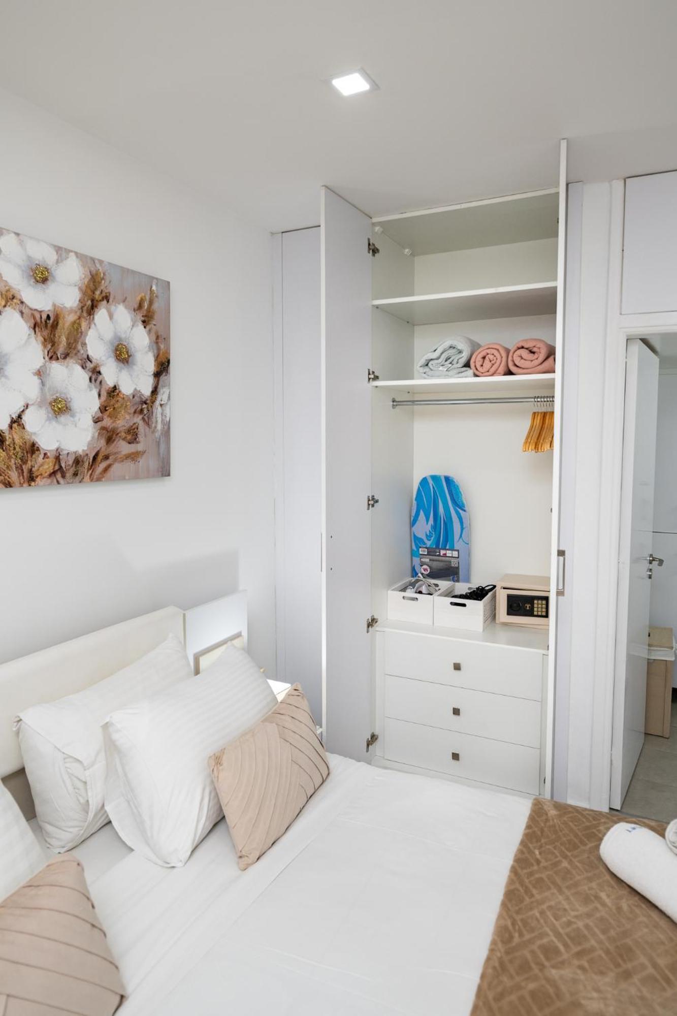 Lazuli Beach & Pool Apartment 501 Ларнака Екстериор снимка