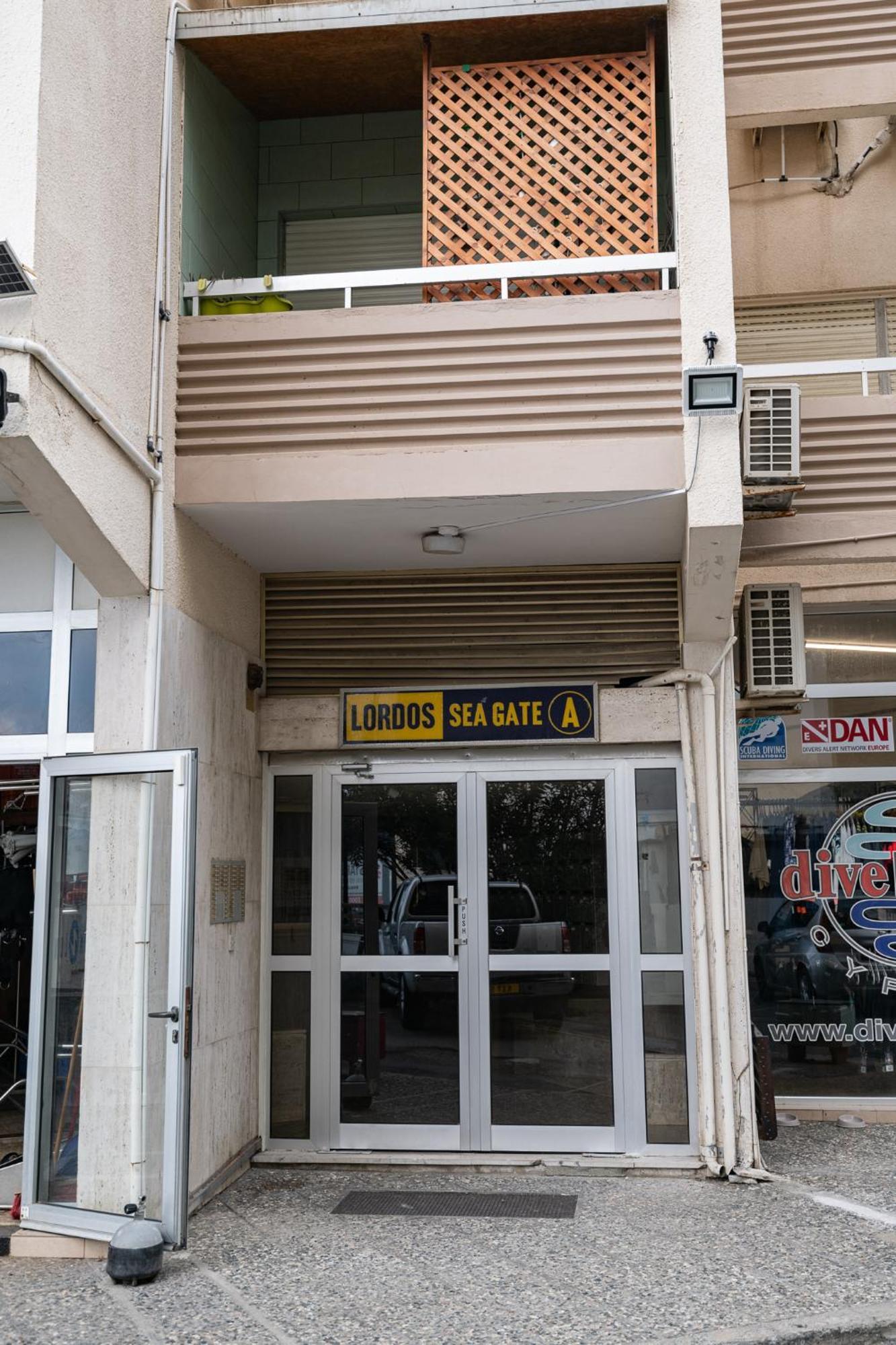 Lazuli Beach & Pool Apartment 501 Ларнака Екстериор снимка