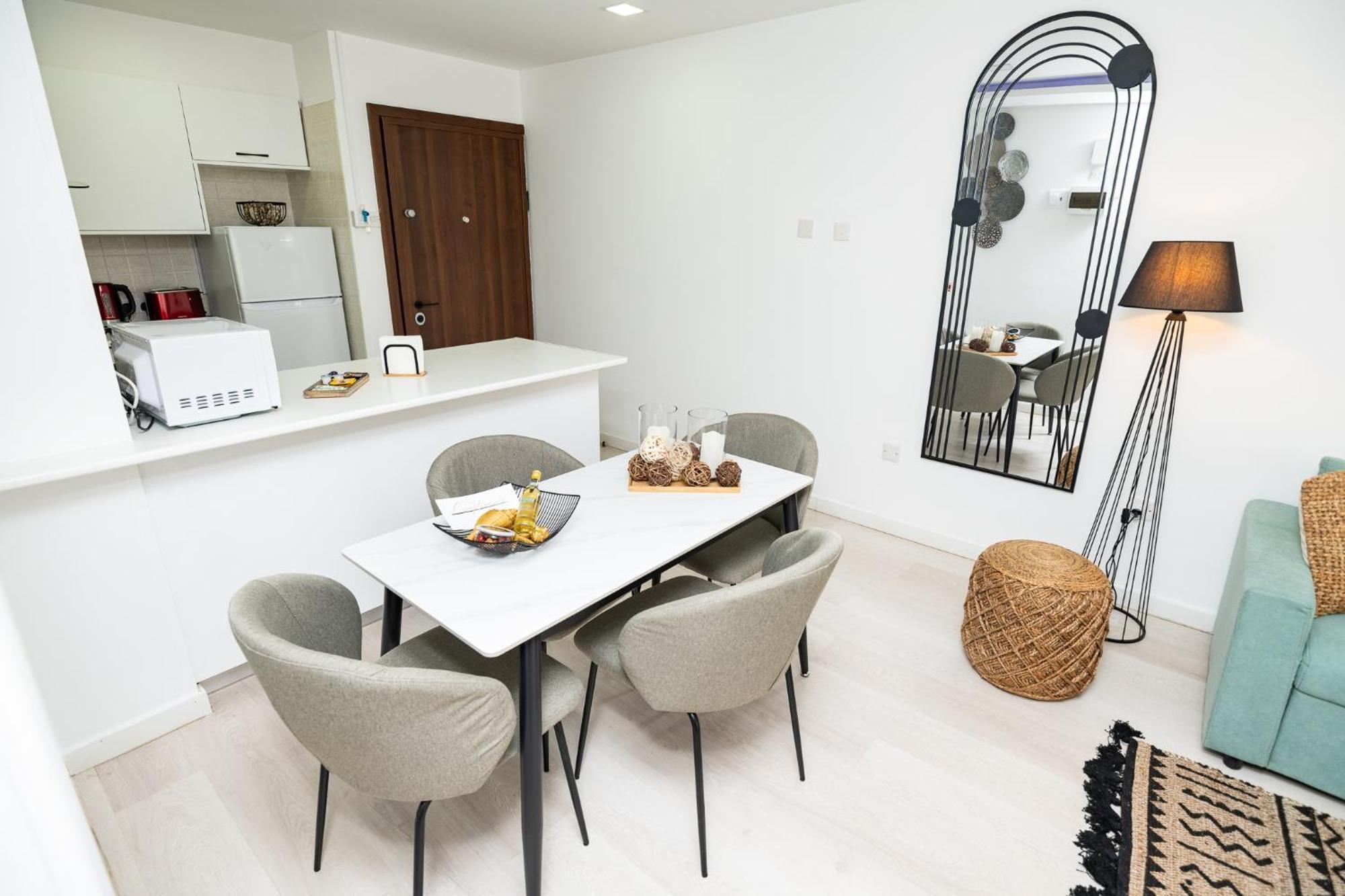 Lazuli Beach & Pool Apartment 501 Ларнака Екстериор снимка