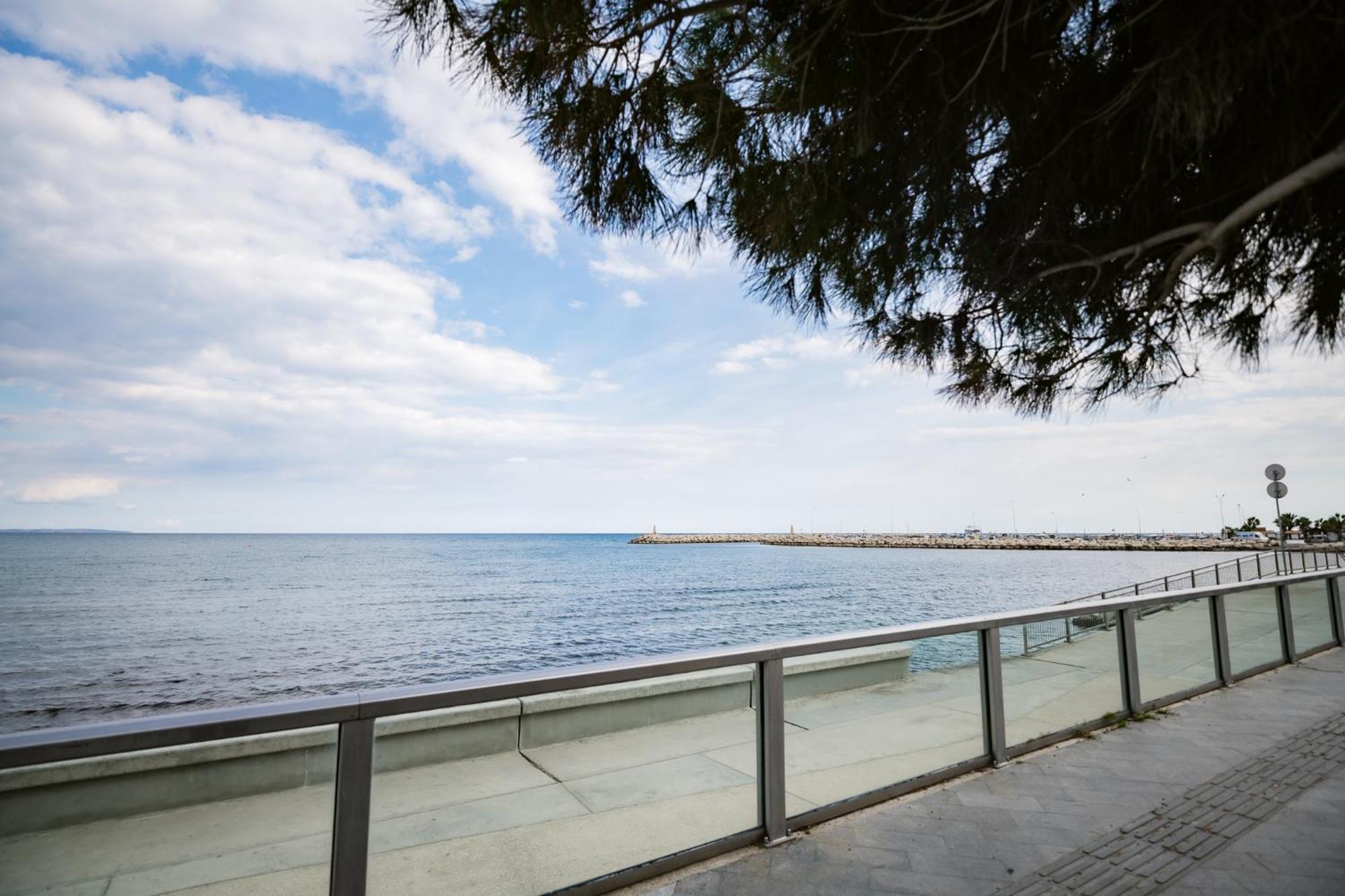 Lazuli Beach & Pool Apartment 501 Ларнака Екстериор снимка